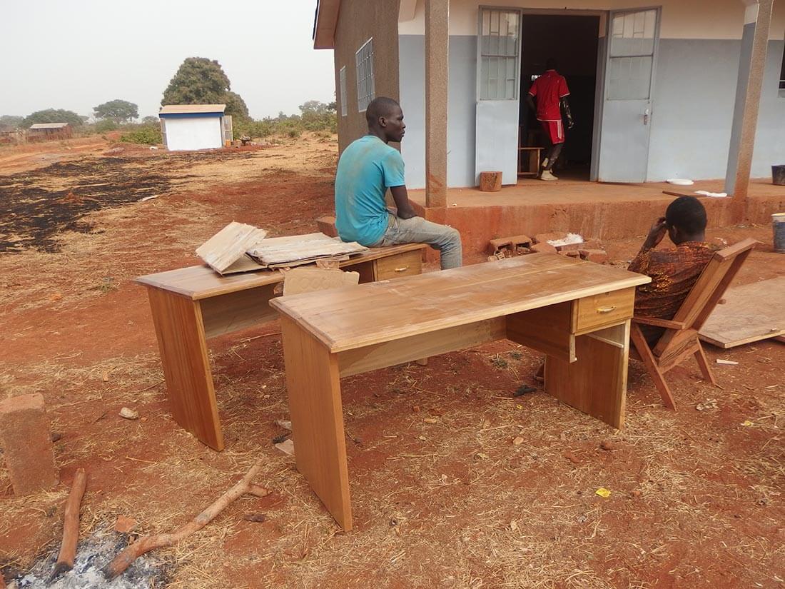 Livraison de bureaux au centre de santé de Mbalang Djalingo
