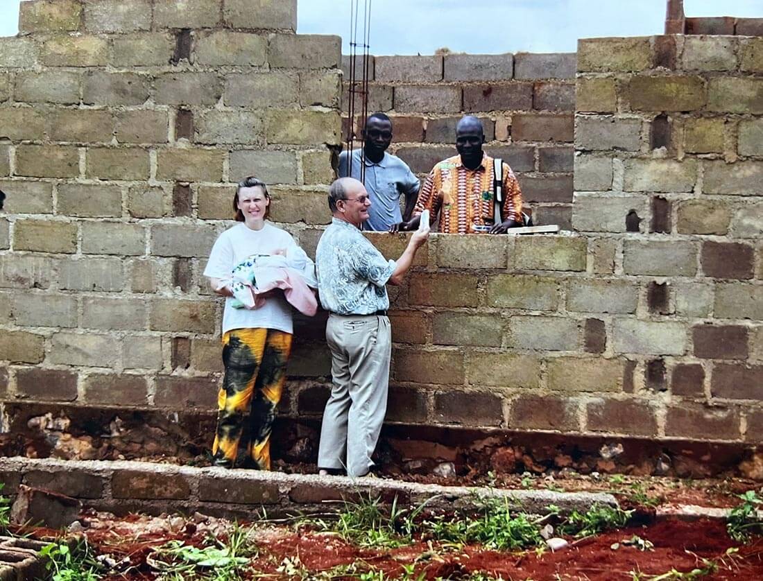 Elévation des murs du centre de santé à Mbalang Djalingo