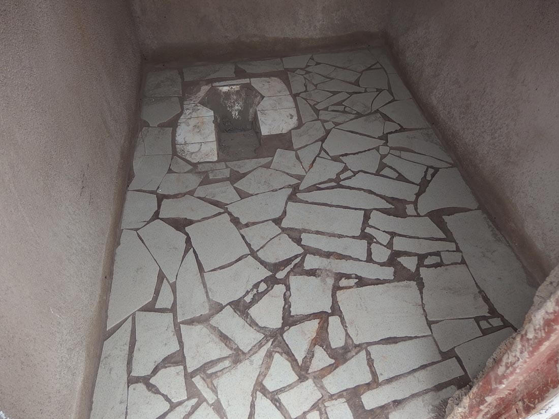 Carrelage des toilettes du centre de santé de Mbalang Djalingo