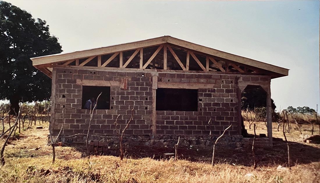 Mise en place de la charpente du centre de santé à Mbalang Djalingo