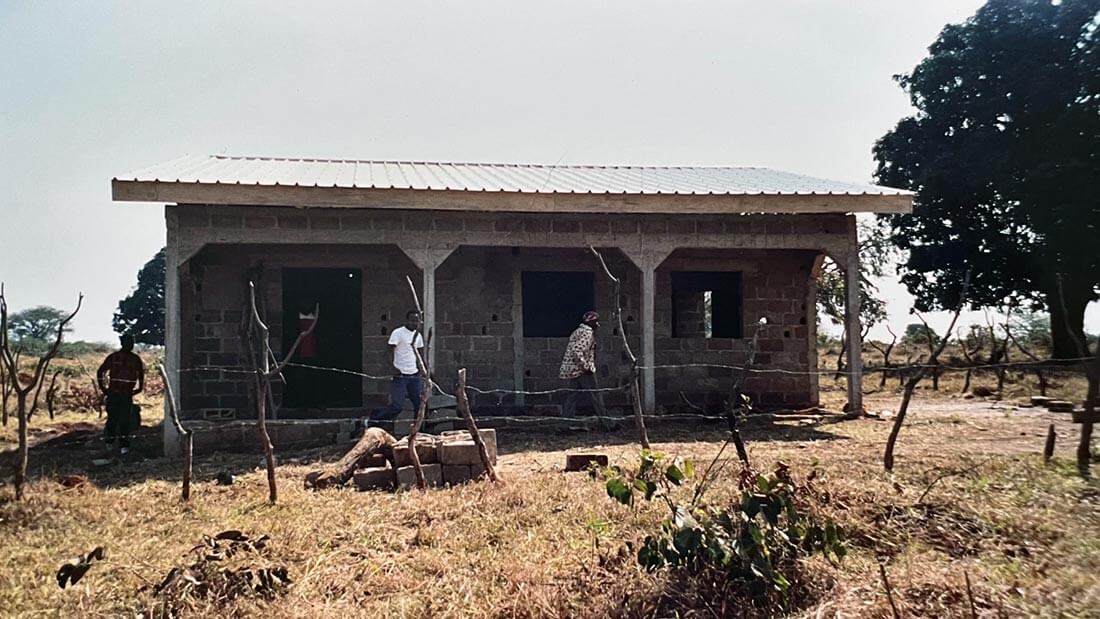 Mise en place de la charpente et toiture du centre de santé à Mbalang Djalingo