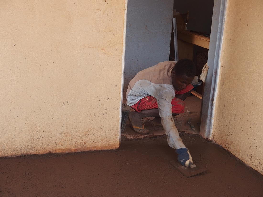 Travaux de maçonnerie du sol au centre de santé de Mbalang Djalingo