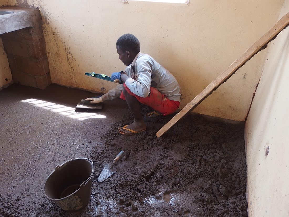 Travaux de maçonnerie du sol au centre de santé de Mbalang Djalingo