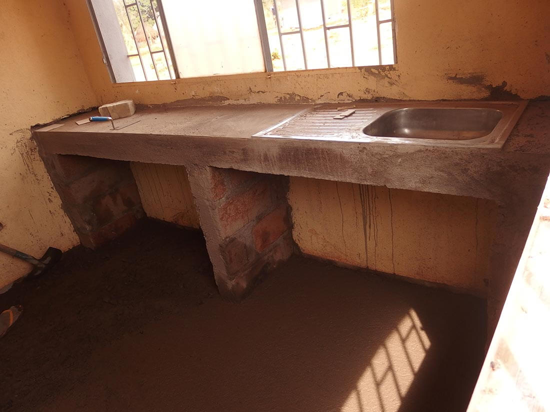 Travaux de maçonnerie du sol au centre de santé de Mbalang Djalingo