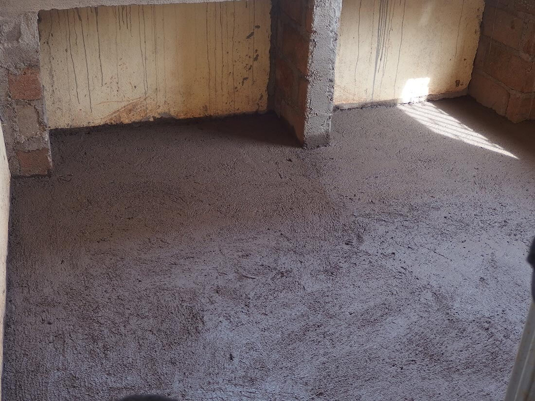 Travaux de maçonnerie du sol au centre de santé de Mbalang Djalingo