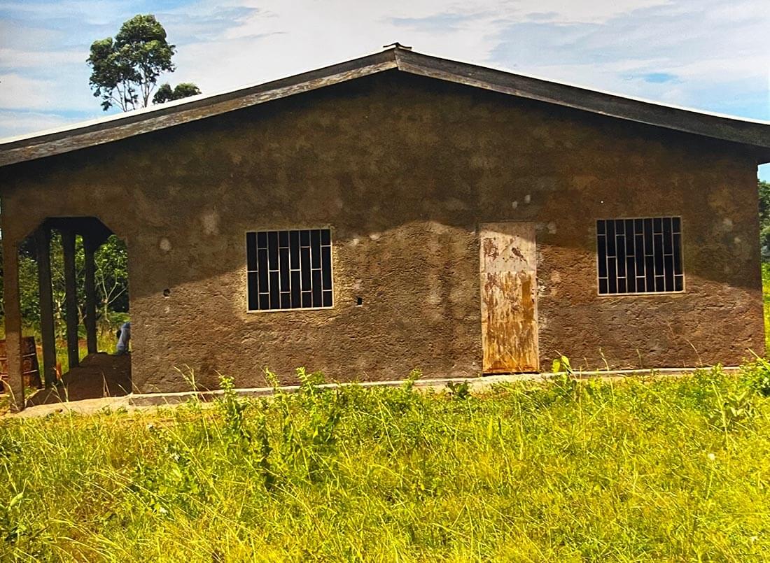 Mise en place du crépis des murs du centre de santé à Mbalang Djalingo