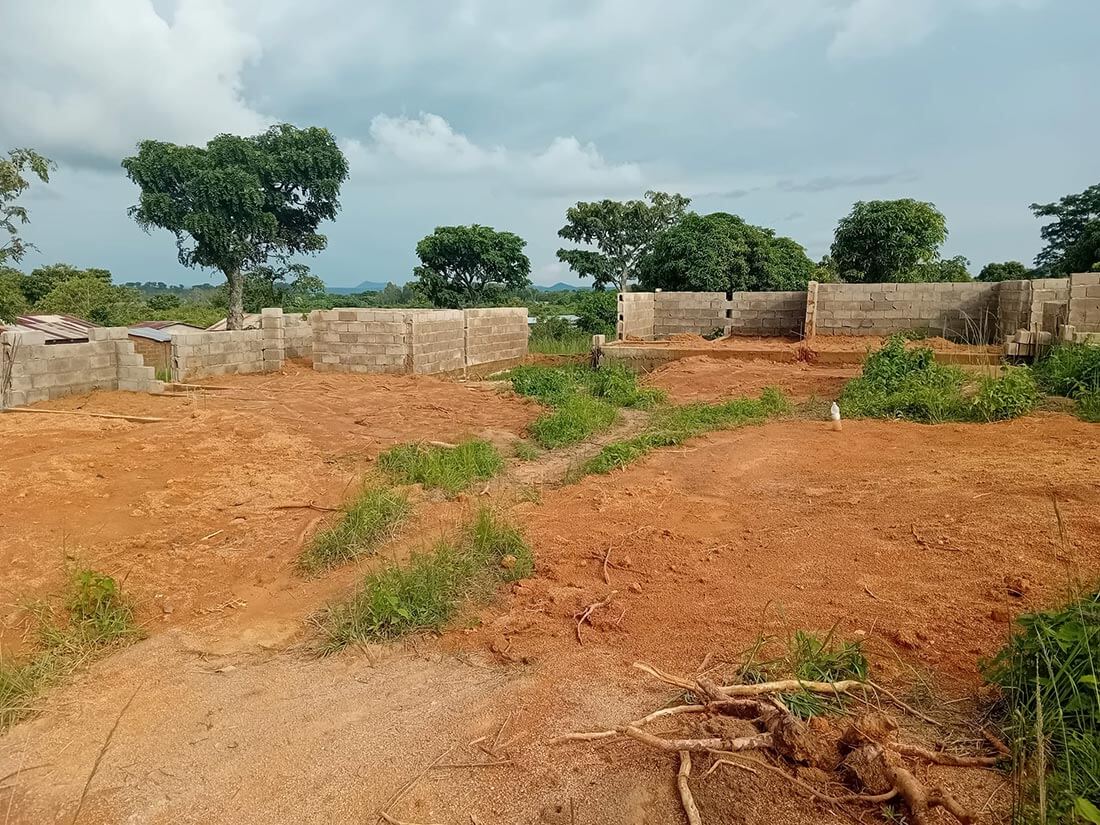 Construction d’un Centre d’aide par le travail pour adultes handicapés à Dar es Salam, élévation des murs