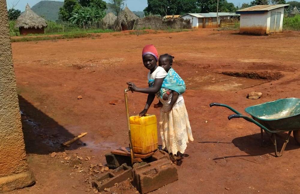 L'accès à l'eau grâce au château d'eau à Mbalang Djalingo au Cameroun - Un projet Triangle d'Afrique