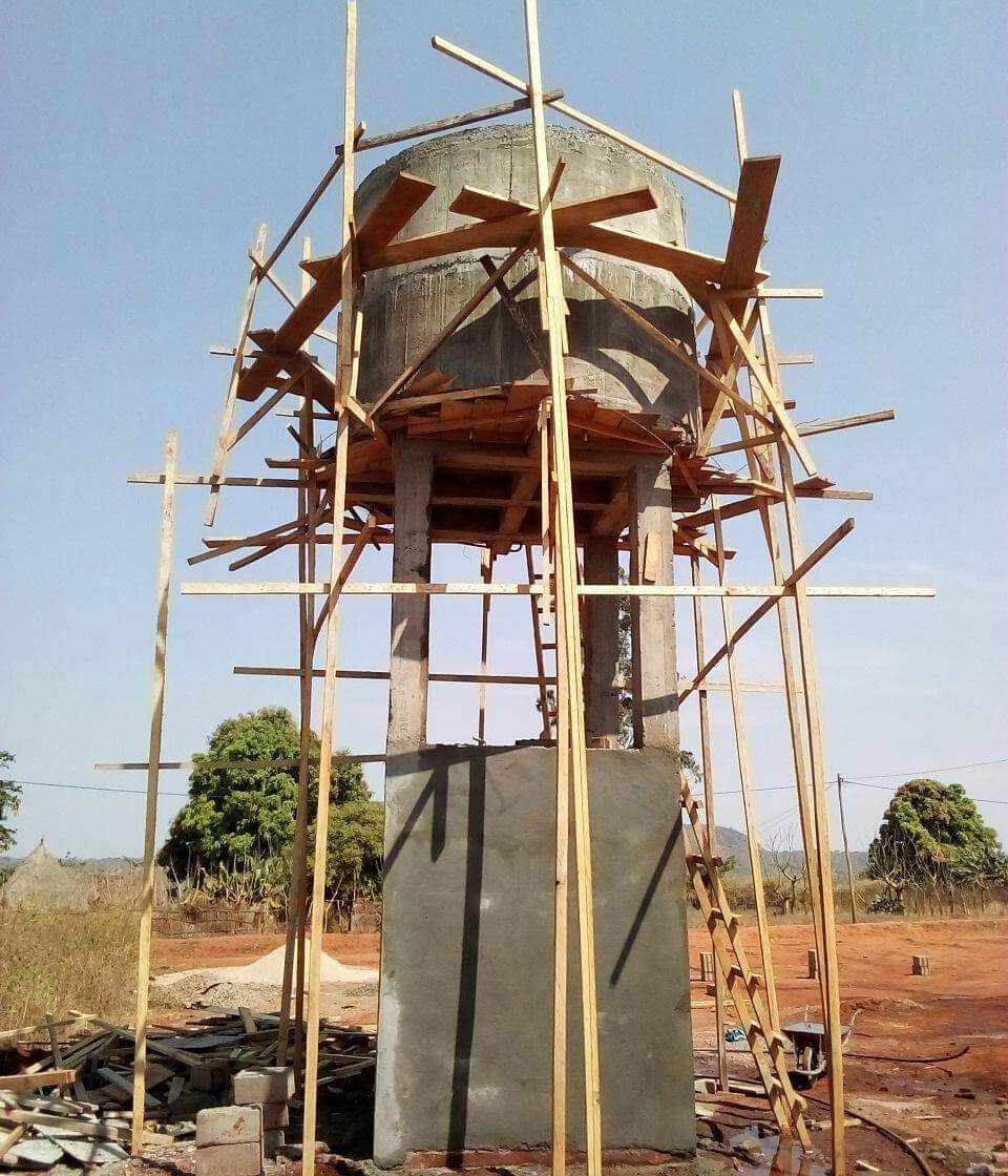 Elévation du château d'eau à Mbalang Djalingo au Cameroun - Un projet Triangle d'Afrique