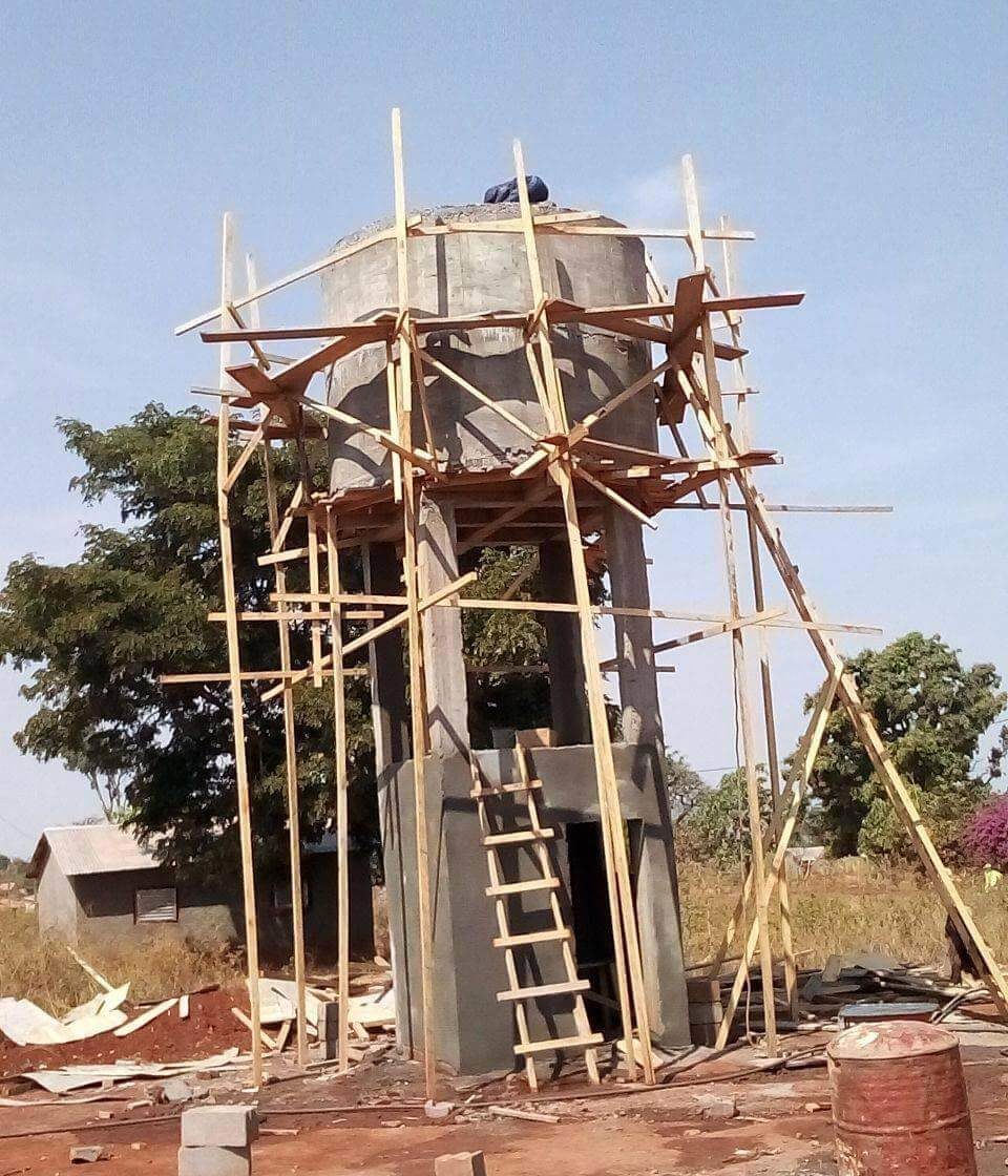 Elévation du château d'eau à Mbalang Djalingo au Cameroun - Un projet Triangle d'Afrique