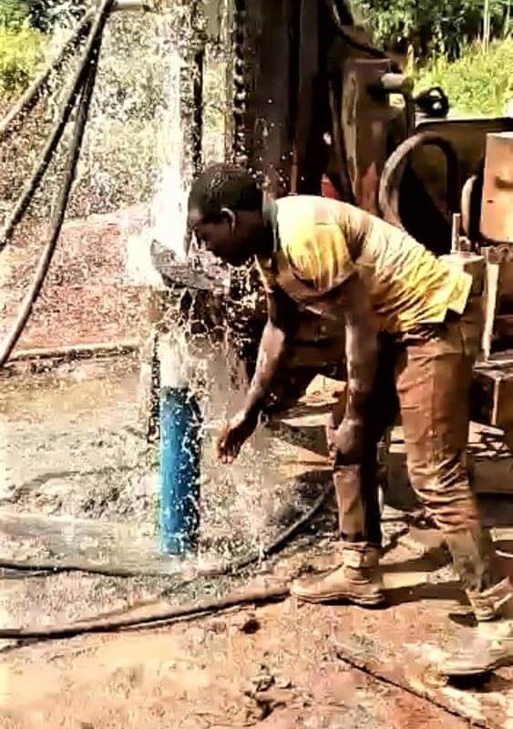 Lancement du forage pour le futur château d'eau arrive à Mbalang Djalingo au Cameroun - Un projet Triangle d'Afrique