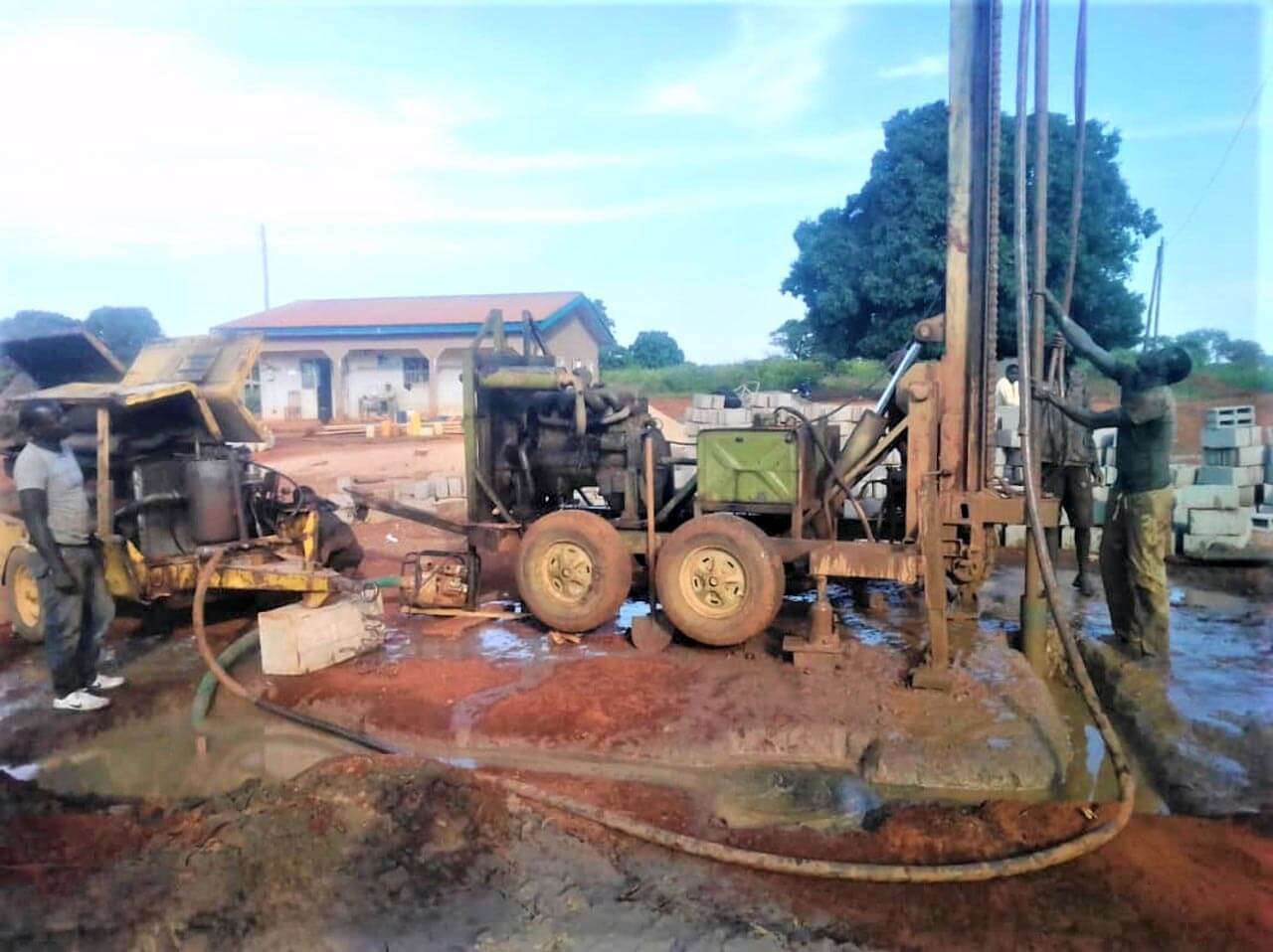 Lancement du forage pour le futur château d'eau arrive à Mbalang Djalingo au Cameroun - Un projet Triangle d'Afrique