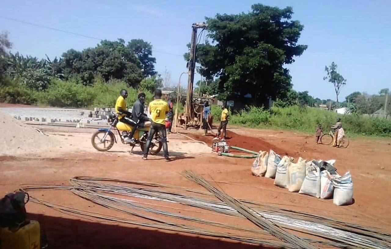Lancement du forage pour le futur château d'eau arrive à Mbalang Djalingo au Cameroun - Un projet Triangle d'Afrique