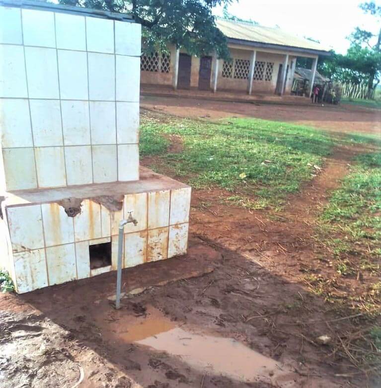Pose de conduites d'eau à Mbalang Djalingo au Cameroun - Un projet Triangle d'Afrique