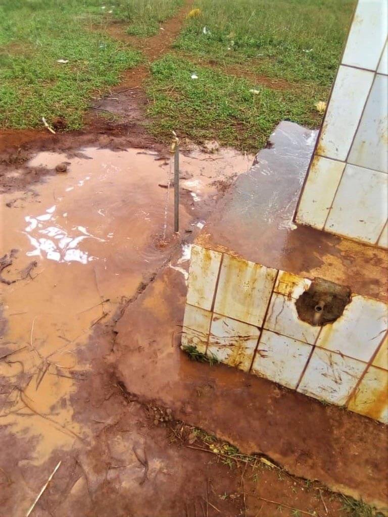 Pose de conduites d'eau à Mbalang Djalingo au Cameroun - Un projet Triangle d'Afrique