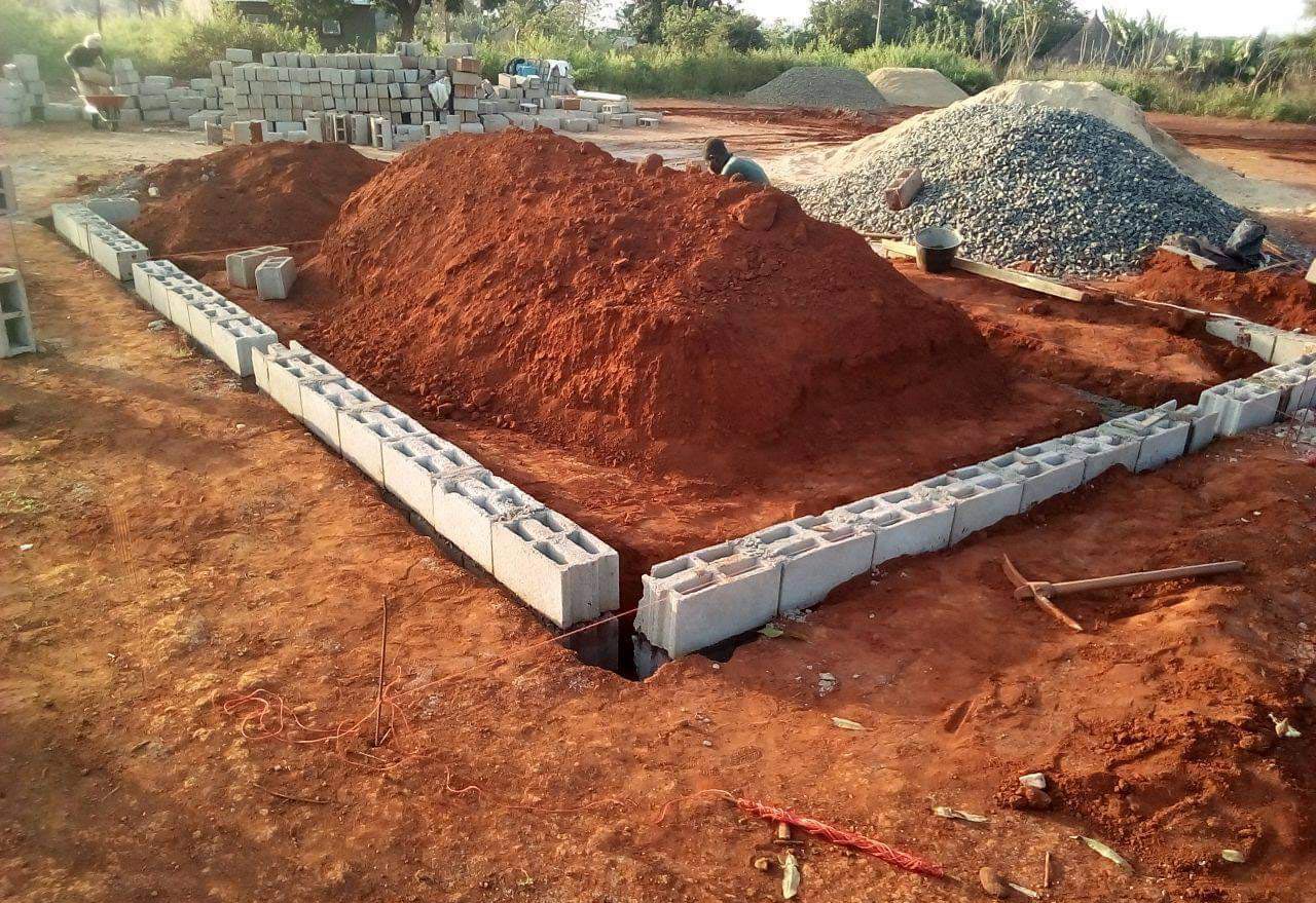 Fondations pour le local technique du château d'eau à Mbalang Djalingo au Cameroun - Un projet Triangle d'Afrique