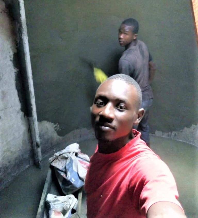 Travaux d'étanchéité du château d'eau à Mbalang Djalingo au Cameroun - Un projet Triangle d'Afrique